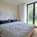 Daire Wellenklang - Luxusbungalow Mit Rosengarten Wangerooge