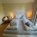 Daire Wellenklang - Luxusbungalow Mit Rosengarten Wangerooge