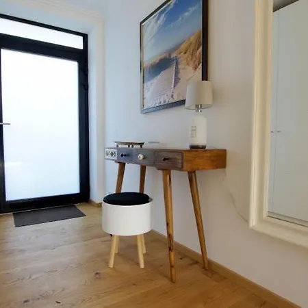 Wellenklang - Luxusbungalow Mit Rosengarten Wangerooge
