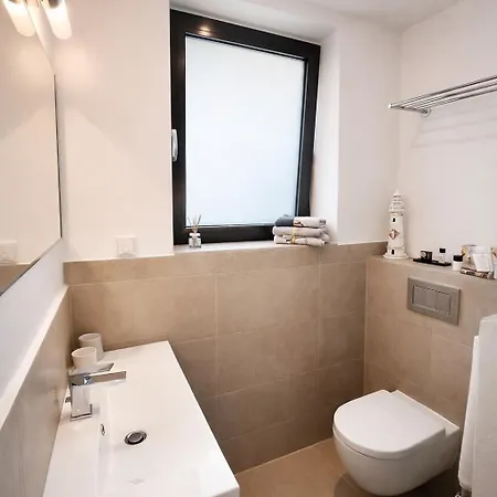 Daire Wellenklang - Luxusbungalow Mit Rosengarten Wangerooge