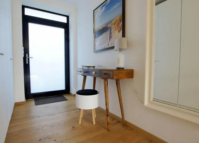 Wellenklang - Luxusbungalow Mit Rosengarten Wangerooge